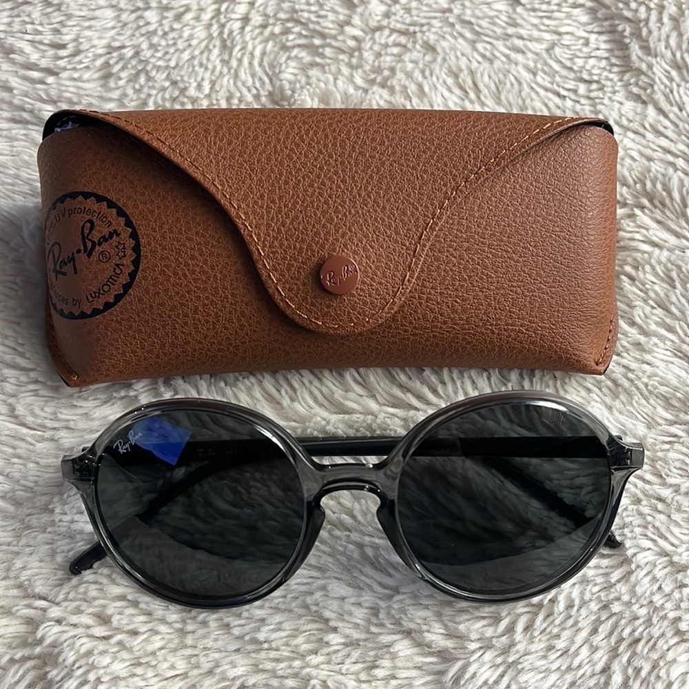 Ray-Ban Glasses - Picture 2 of 5